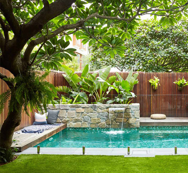 Une piscine de jardin